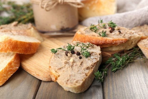 Chicken liver pate with apples 