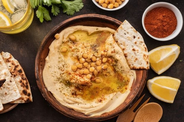 Homemade hummus 