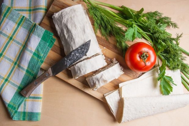 Pita bread roll with minced meat 