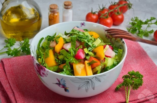 Salad of Peking cabbage and fresh vegetables