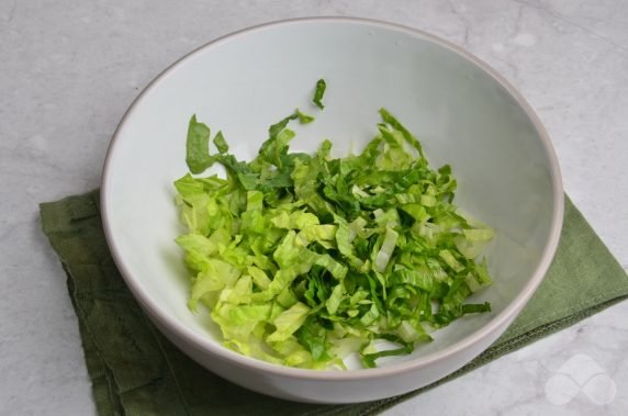 Salad of Peking cabbage and fresh vegetables: photo of recipe preparation, step 1