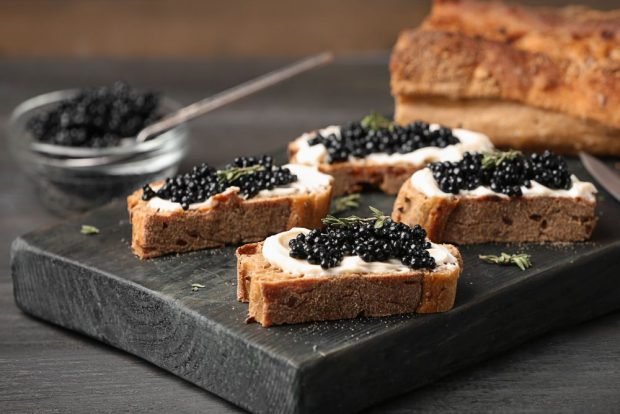 Sandwiches with caviar for the festive table