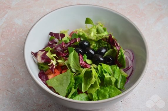 Vegetable salad with hard cheese: photo of recipe preparation, step 2