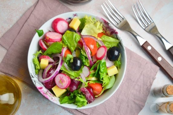 Vegetable salad with hard cheese: photo of recipe preparation, step 4