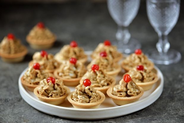 Tartlets with pate