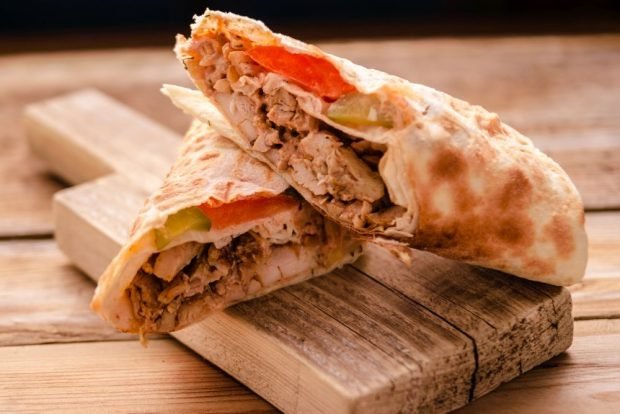 Shawarma with chicken in lavash at home – a simple and delicious recipe, how to cook step by step