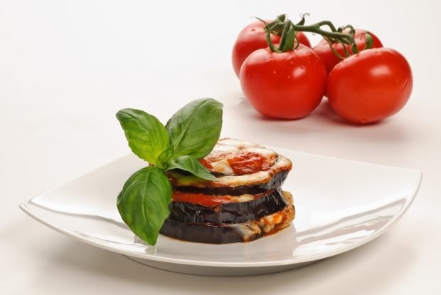 Eggplant canapé in tomato 