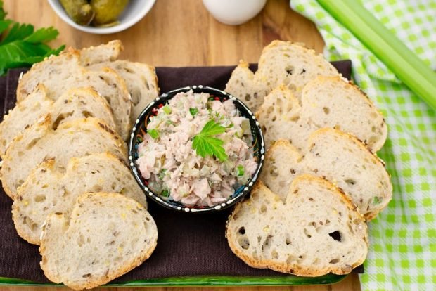 Spread for canned fish sandwiches