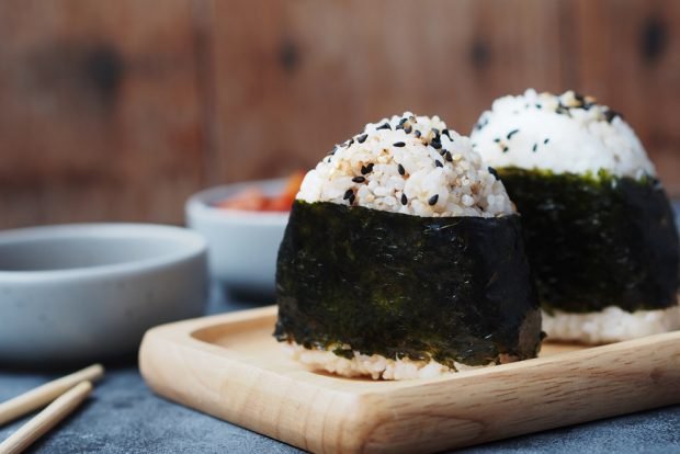 Onigiri with tuna and cucumber