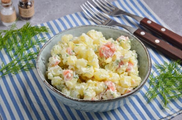 Potato salad with salmon 