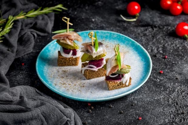 Canapes with herring and black bread