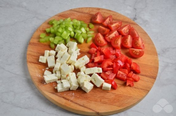 Cocktail salad with tuna and tomatoes: photo of recipe preparation, step 1