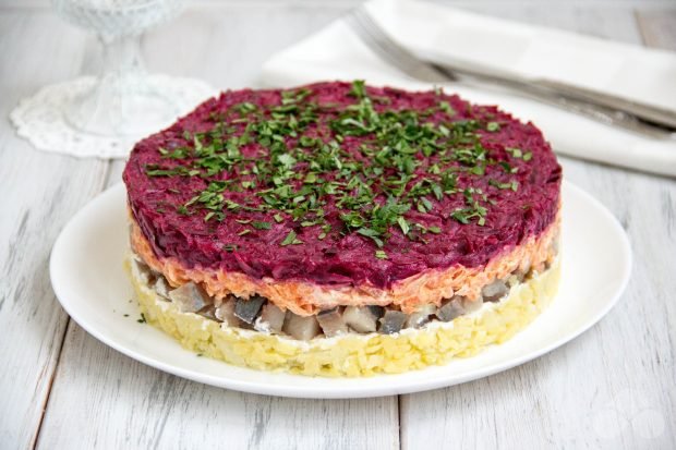 Herring under a fur coat with sour cream dressing