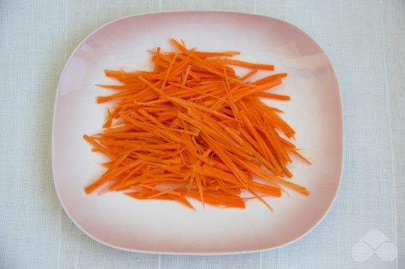 Vitamin salad of Peking cabbage and carrots: photo of recipe preparation, step 3