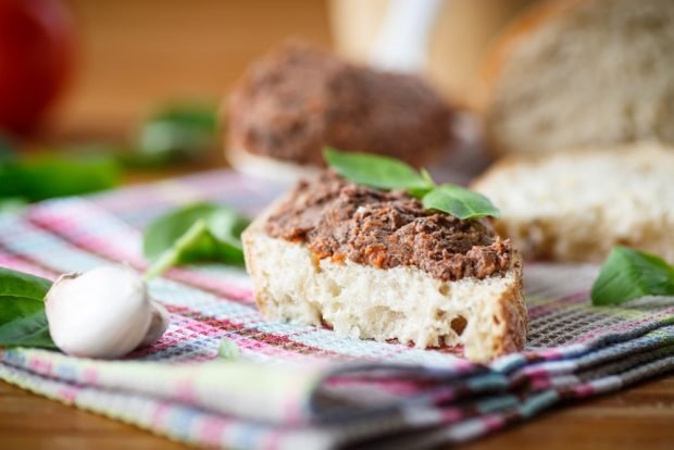 Beef liver pate with mushrooms