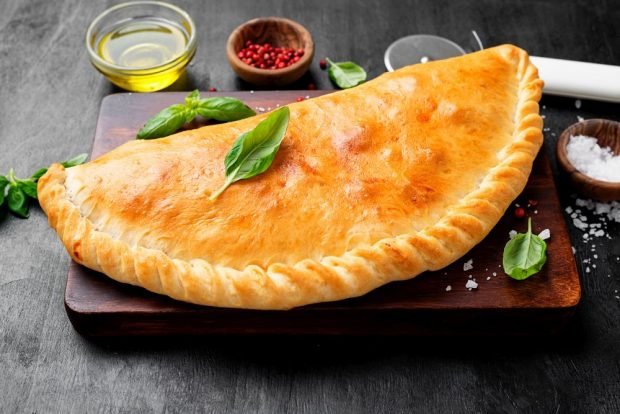 Classic Italian calzone – a simple and delicious recipe, how to cook step by step