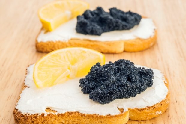 Sandwiches with caviar