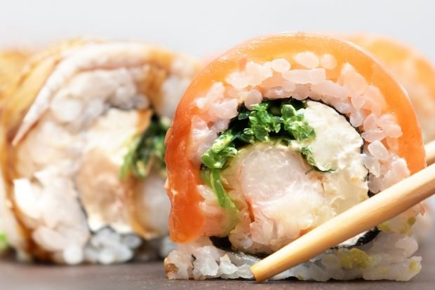 Rolls with salmon, shrimp and cream cheese