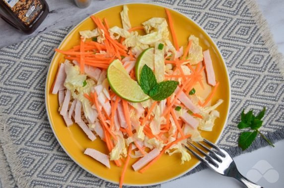 Salad with cabbage and smoked chicken: photo of recipe preparation, step 3