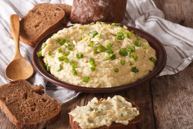 Herring pate with butter and eggs 