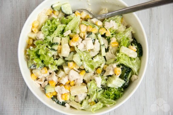 Meat salad with pineapples, corn and cucumbers: photo of recipe preparation, step 5