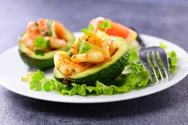 Fried shrimp with avocado is a simple and delicious recipe for cooking step by step