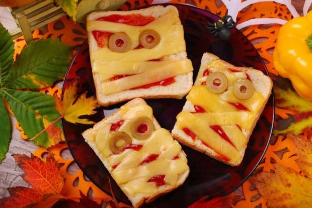 Canapes for Halloween – a simple and delicious recipe, how to cook step by step