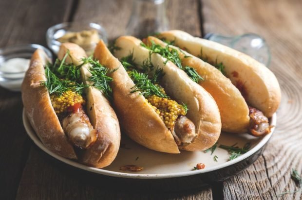 Hot dogs with Dijon mustard and dill