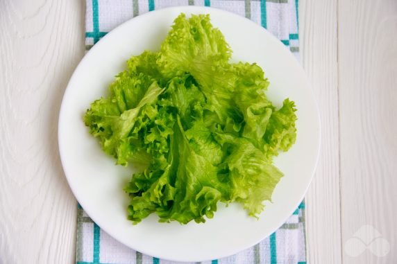 Greek salad with cheese, olives and iceberg lettuce: photo of recipe preparation, step 2