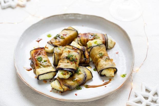 Eggplant rolls with haloumi