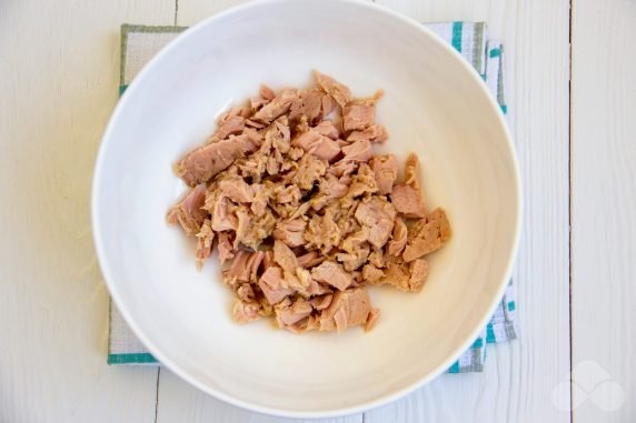 Salad with tuna, eggs and seaweed: photo of recipe preparation, step 1