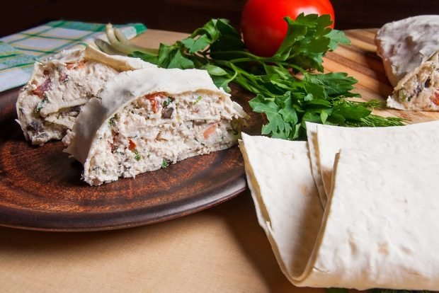 Lavash roll with chicken and feta 