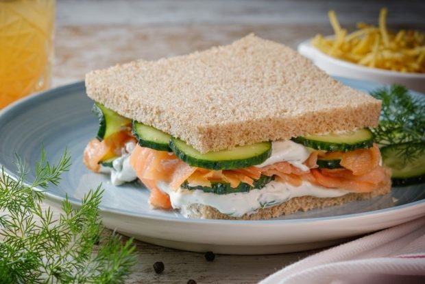 Salmon sandwich 