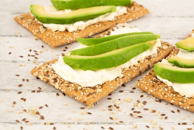 Simple diet sandwiches with avocado