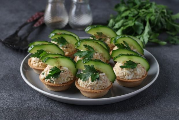 Tartlets with cod liver