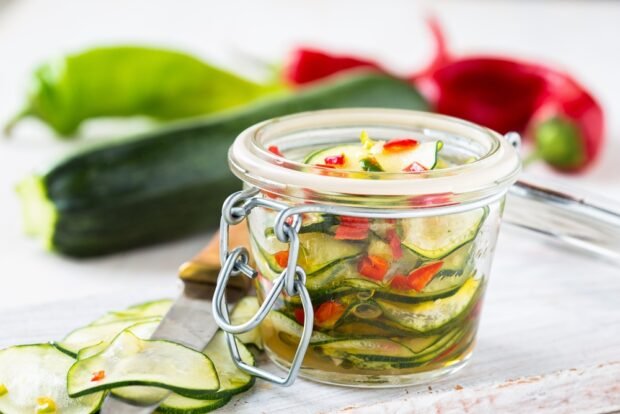 Pickled zucchini slices with chili