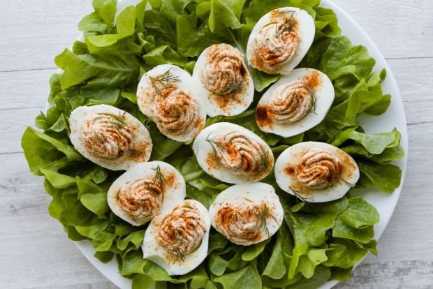 Stuffed eggs with liver