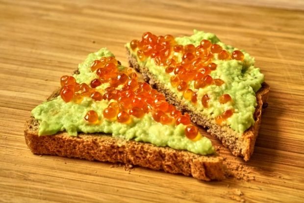 Sandwiches with red caviar and avocado