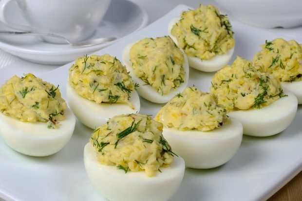 Stuffed eggs with cheese and garlic – a simple and delicious recipe how to cook step by step