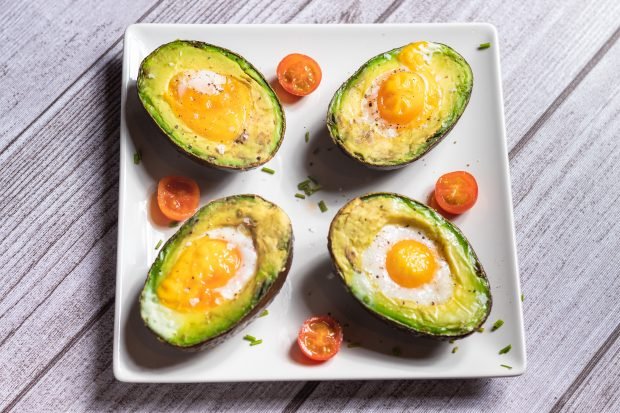 Avocado with egg in the oven 