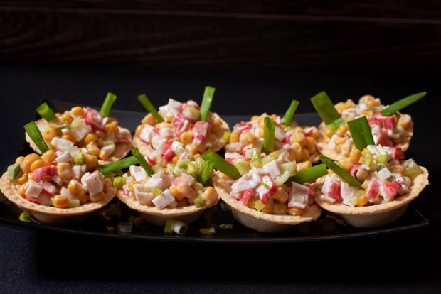 Tartlets with crab sticks