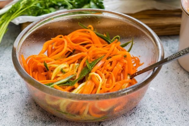 Juicy carrots in Korean with cucumbers and soy sauce