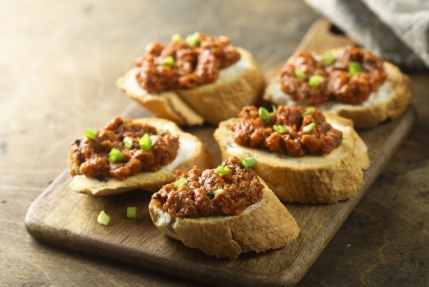 Canapes with vegetable caviar