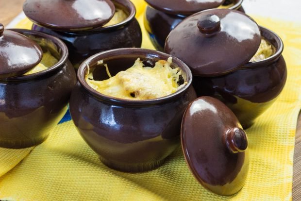 Julienne with chicken and mushrooms in pots