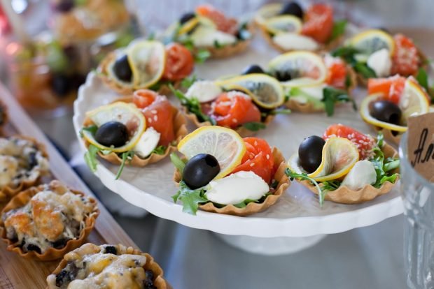 Tartlets with salmon