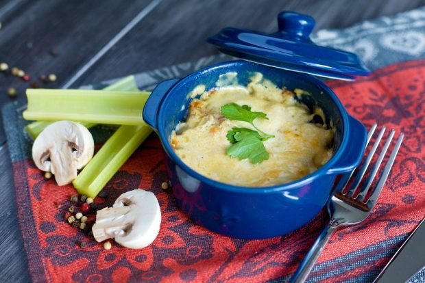 Julienne with mushrooms and shrimp