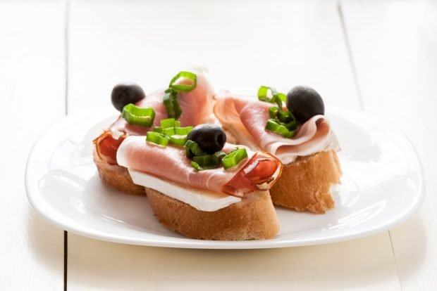 Canapé with prosciutto is a simple and delicious recipe, how to cook step by step