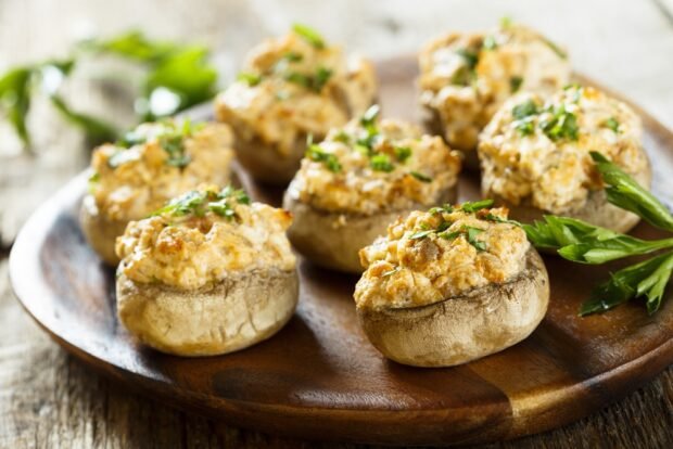 Stuffed mushrooms with chicken and cheese – a simple and delicious recipe how to cook step by step