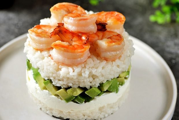 Sushi cake with avocado is a simple and delicious recipe how to cook step by step