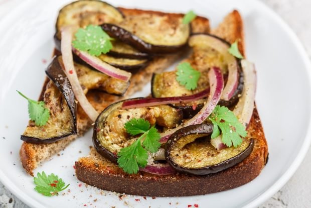 Eggplant and onion sandwiches 